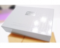 Whallies白色壓紋包裝盒